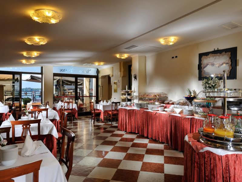 Hotel Russo Palace Венеция-Лидо Экстерьер фото